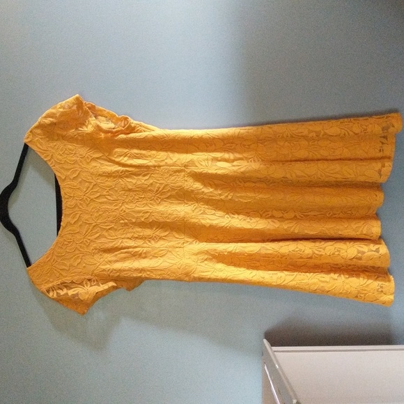 Lace dress - Picture 2 of 4